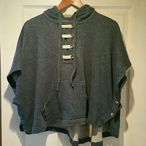 Cape type sweatshirt.
